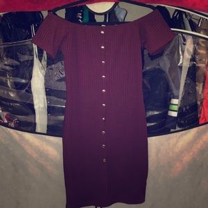 Burgundy/Oxblood off the shoulder dress 👗👌🏾